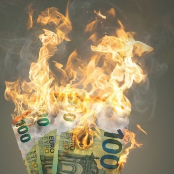 Inflation Geld verbrennen Quadrat Foto iStock photoschmidt